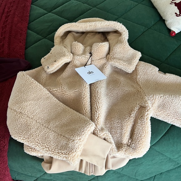 All Foxy Sherpa - Picture 2 of 4